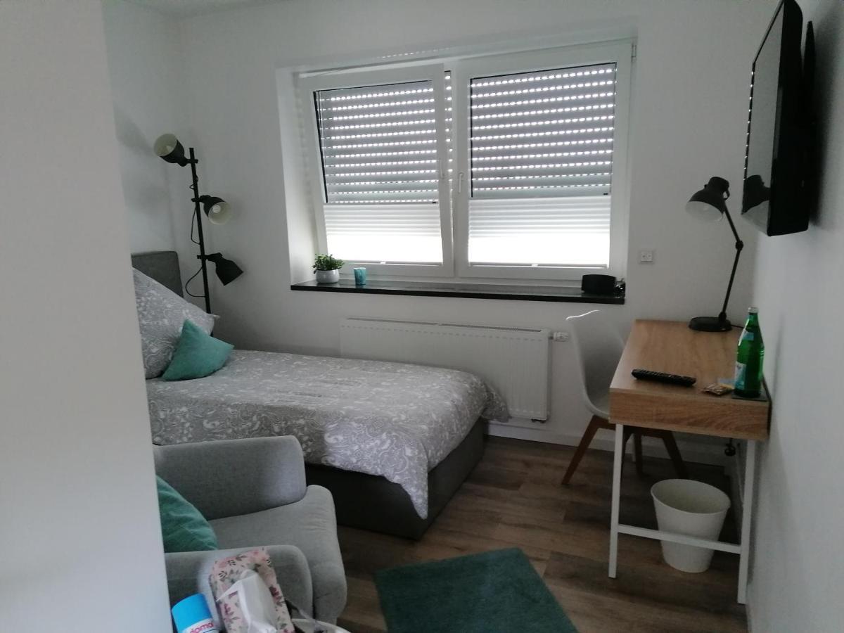 Gaestezimmer Bergerhof - Ankommen Und Wohlfuehlen Neuss Exterior photo